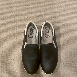 Circus by Sam Edelman black leather slip-ons